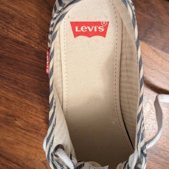 Levi's Running Shoes size 9. - Picture 5 of 9
